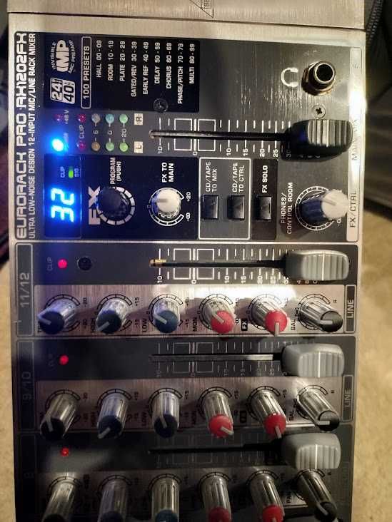 Vand 
Mixer Audio Behringer Eurorack RX1202FX