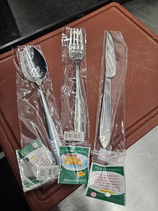 Вилици, ножове и лъжица