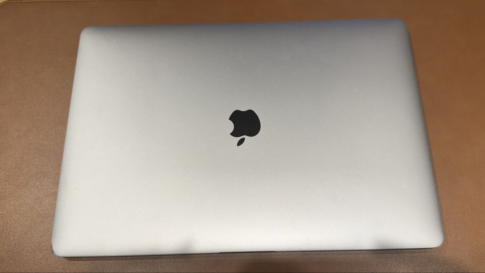 Apple MacBook Pro 15” 2017 i7 16GB RAM 512GB SSD Space Gray