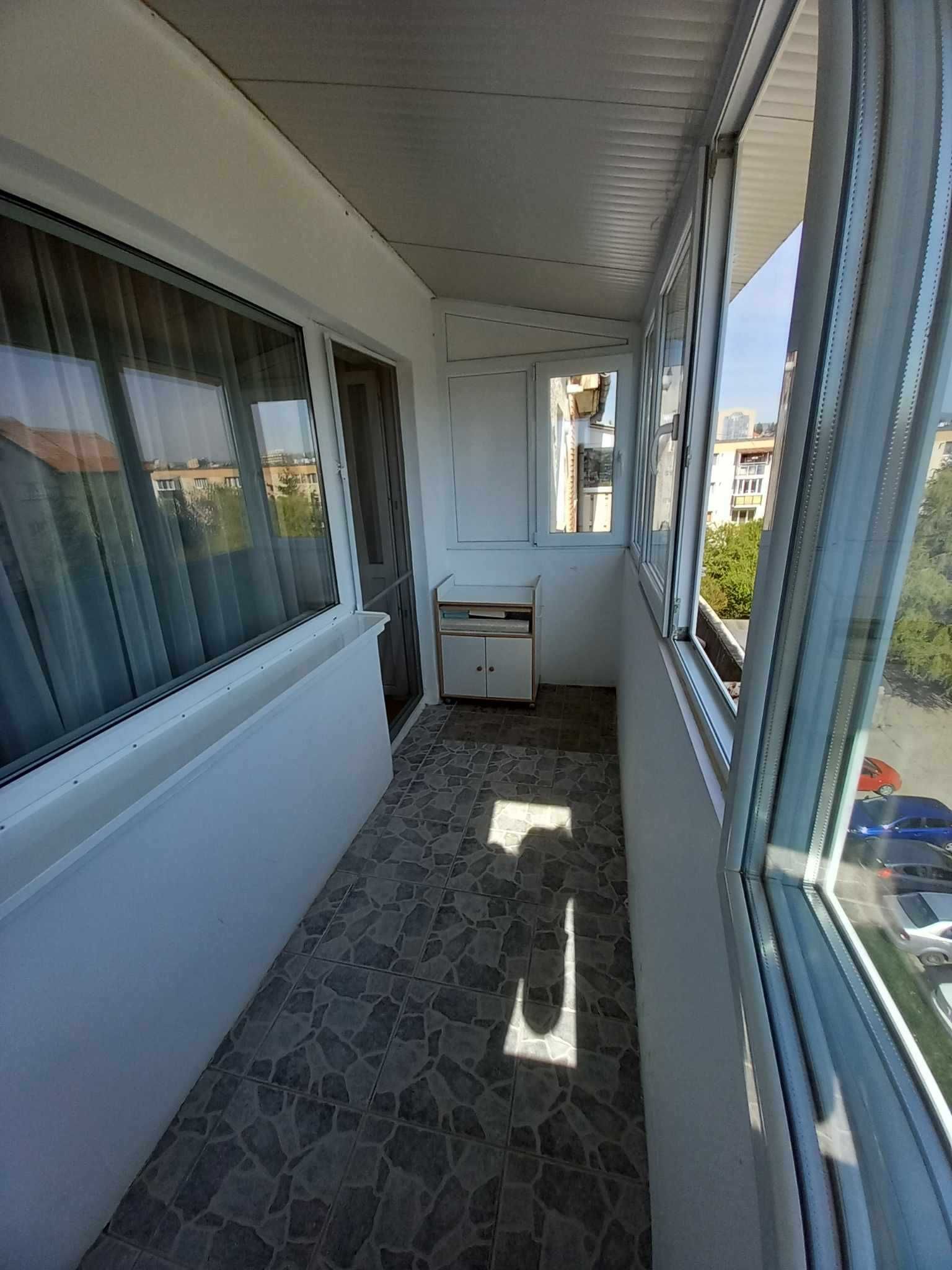 Apartament decomandat de vânzare