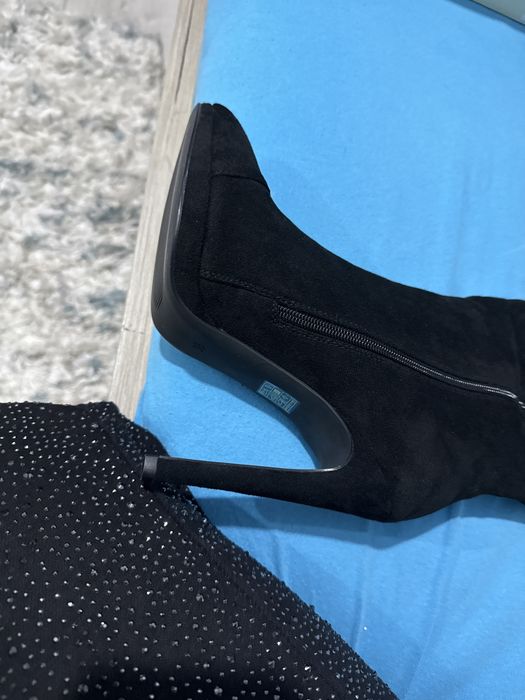 Cizme cu toc inalt din piele intoarsa