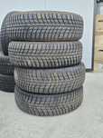 4 Броя 215/65/17 Bridgestone 2x7,2mm 2x5,6mm