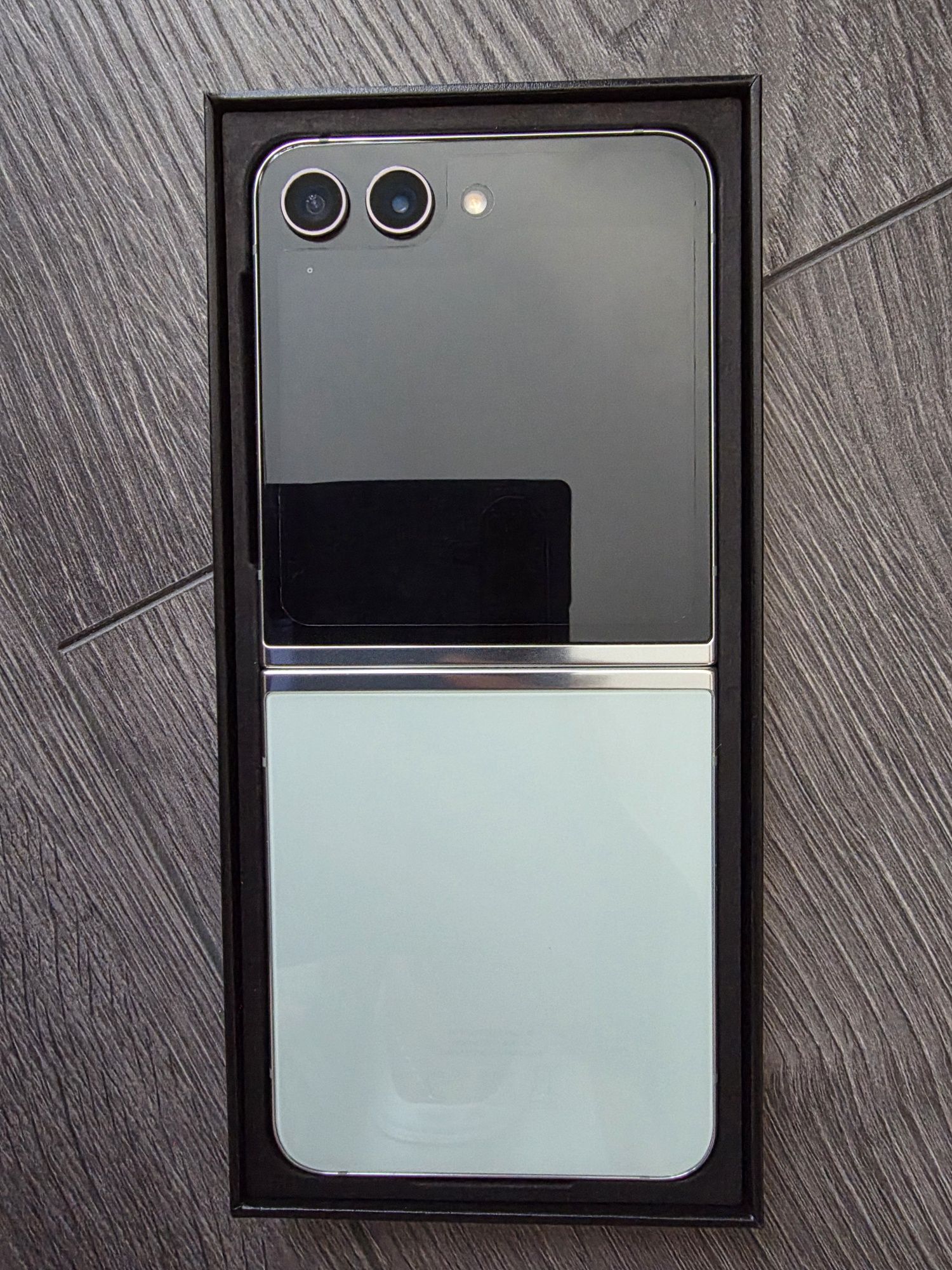 Samsung Galaxy Z Flip 5, 8GB RAM, 512GB, 5G, eSIM, Mint