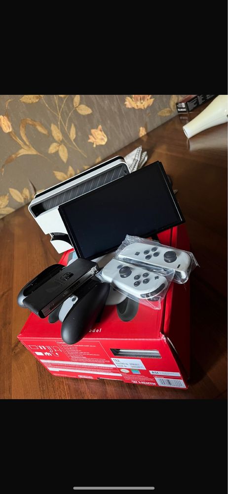 Игровпя приставка Nintendo Switch OLED новый