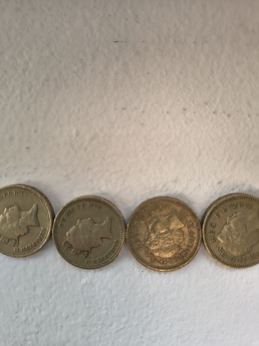 Monezi vechi din 1984 pound sterling