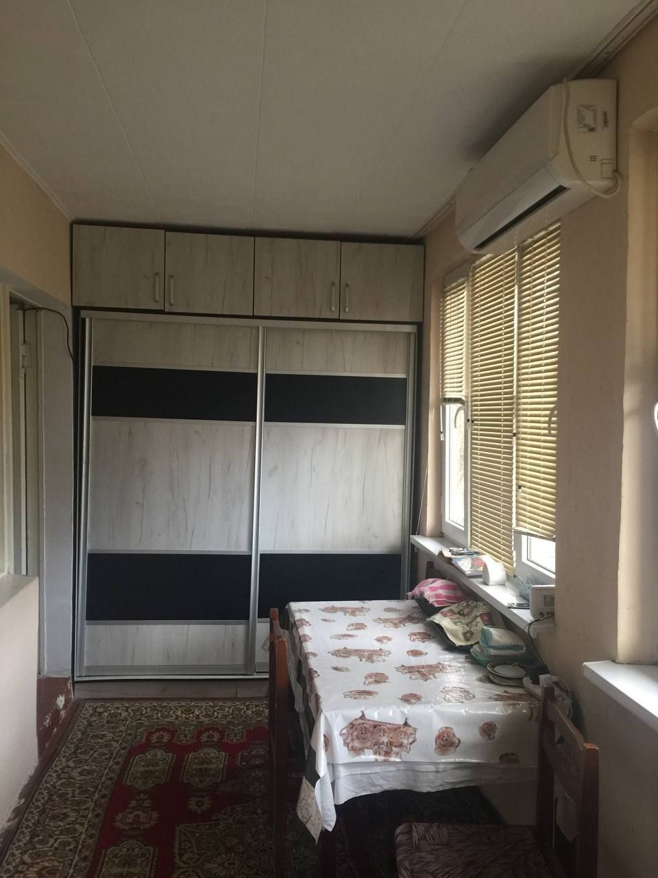Сдаётся квартира 2х комната в чирчике 1 этаж наваи около 9 школы