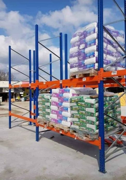 Vând rafturi de magazin și de depozitarea morții