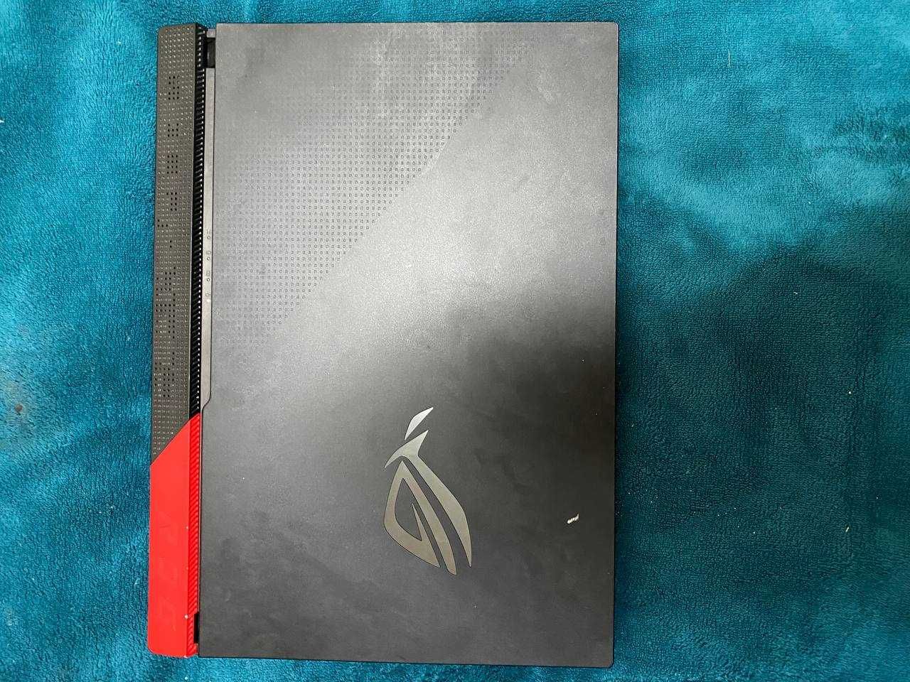 Продавам лаптоп Asus Rog Strix G15