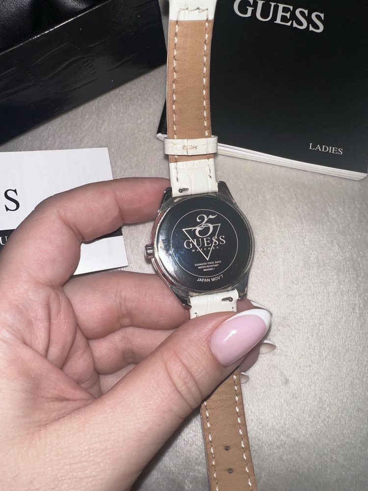 Guess White Matt Watch with Gemstones/ Guess бял часовник с камъчета