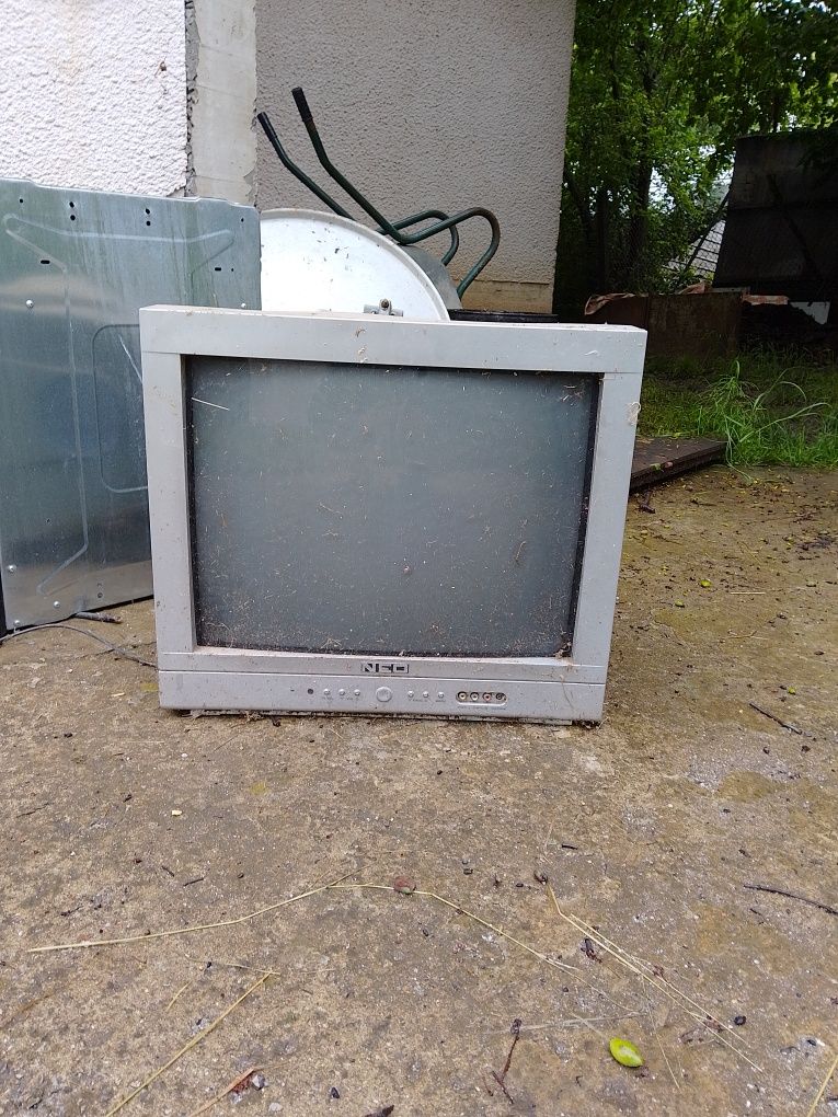 Неработещ стар телевизор NEO