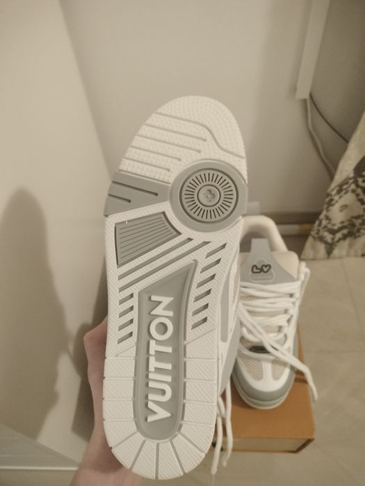 LV skate alb și gri
