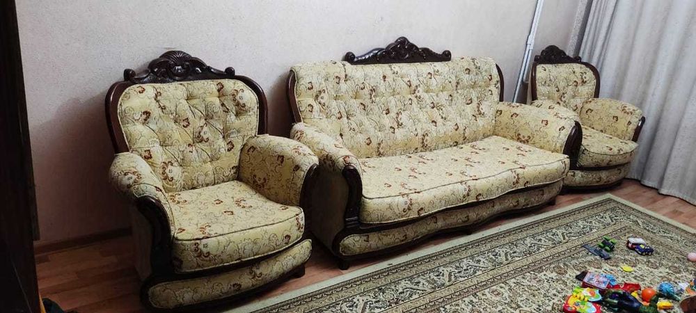 Мягкая мебель, диван и два кресла