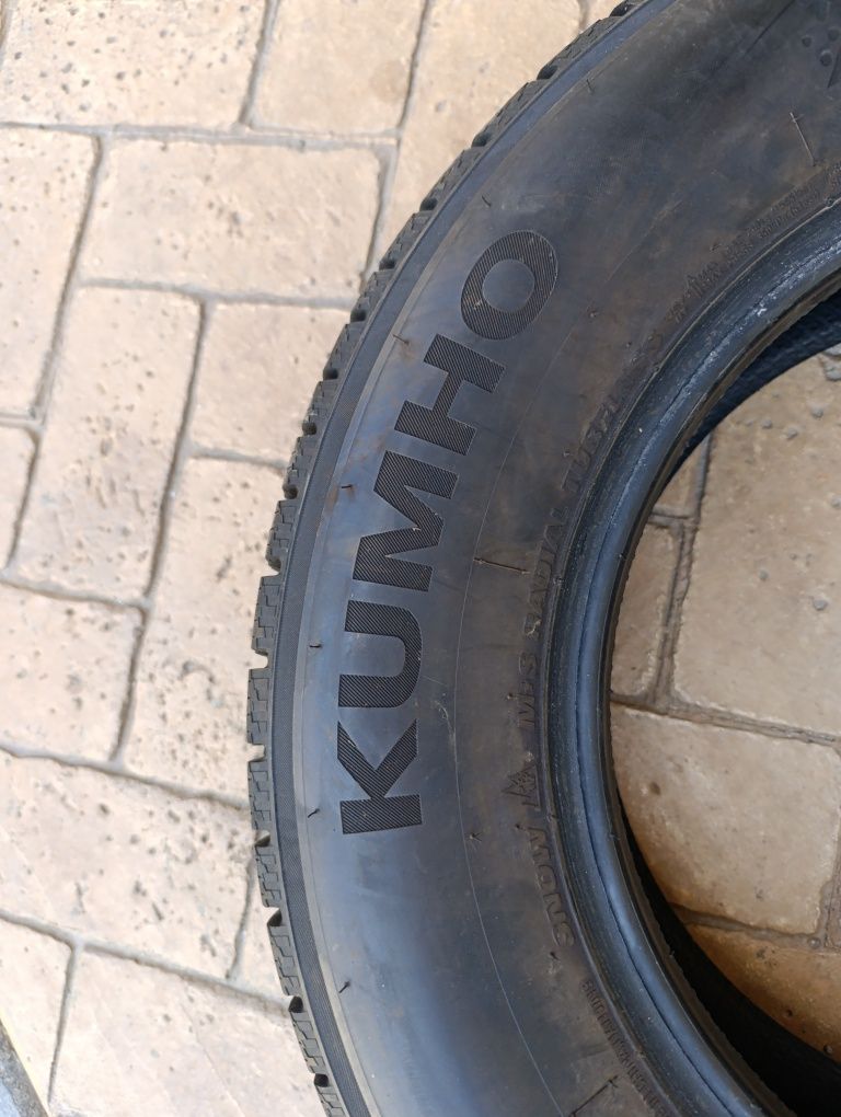 Зимни гуми Kumho 205/70/15 dot 2022