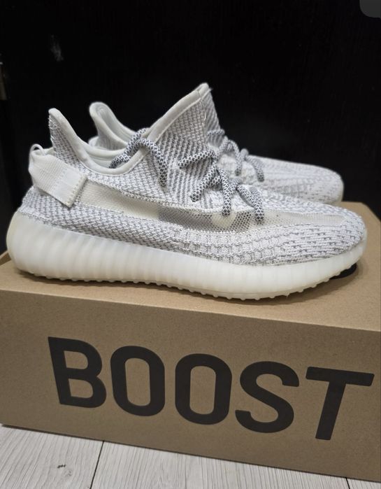 Adidasi yeezy 360