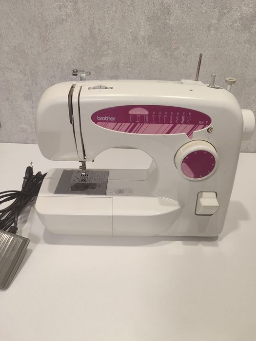 Продам швейную машинку