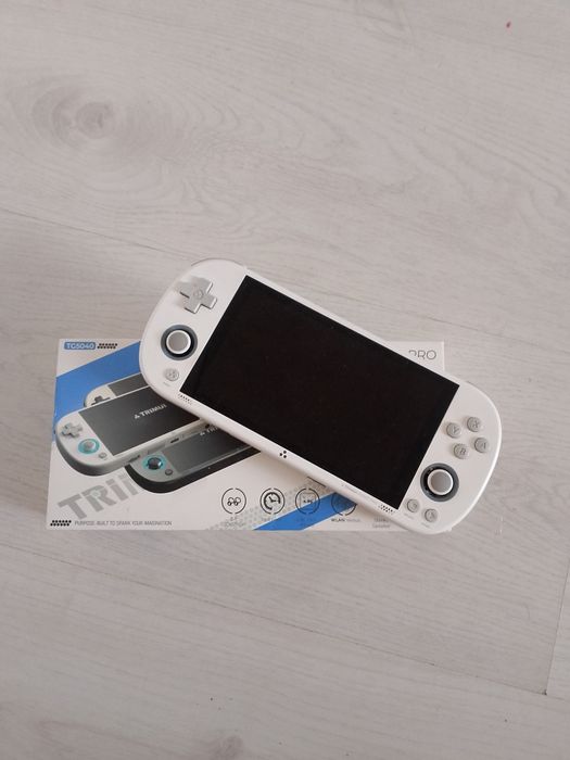 Продам игровую консоль
