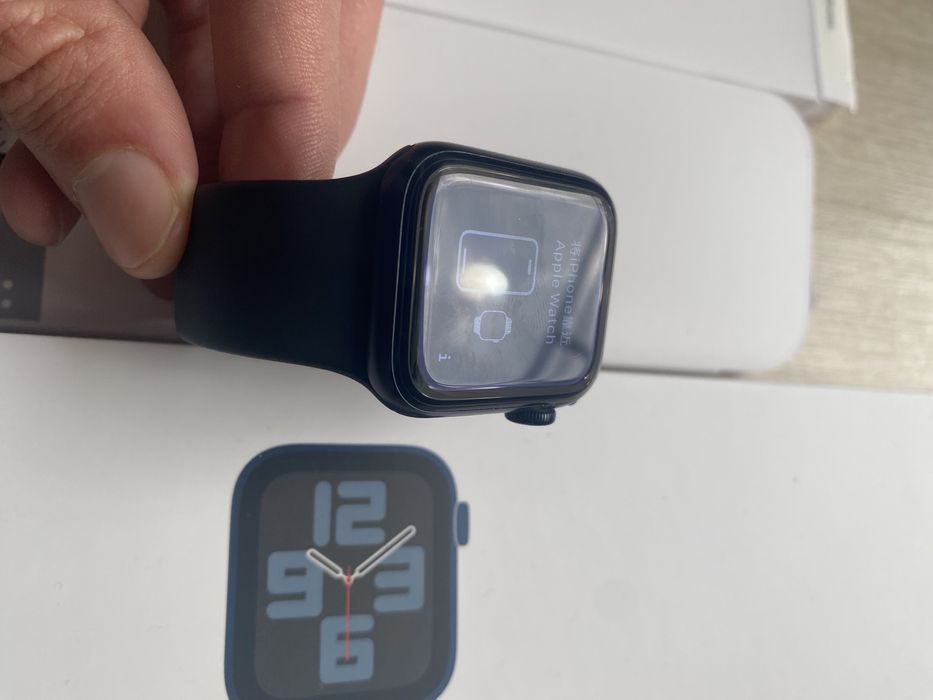 Apple Watch SE 2 (2024) 40mm – Отлично състояние, комплект