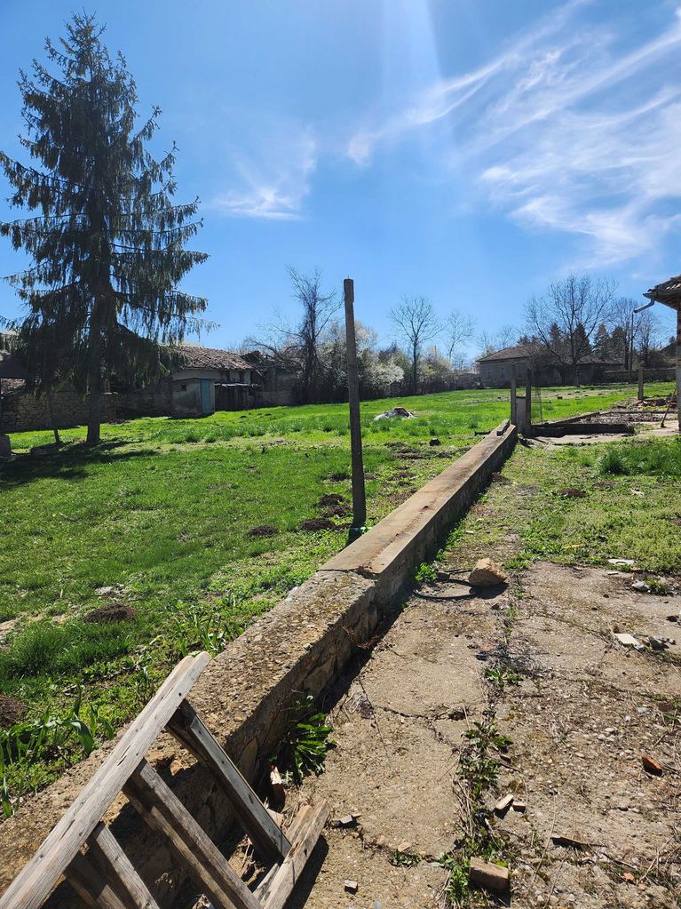 Продава се Къща в Велико Търново, Чолаковци - 1800 кв.м за 6 €/кв.м - Снимка #15