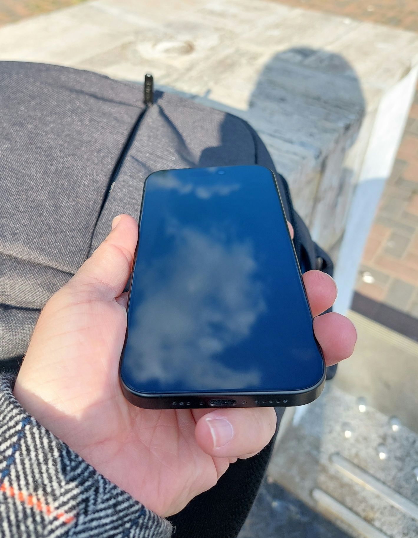 Iphone 15 Pro activat de o luna Black Titanium ca nou liber retea cabl