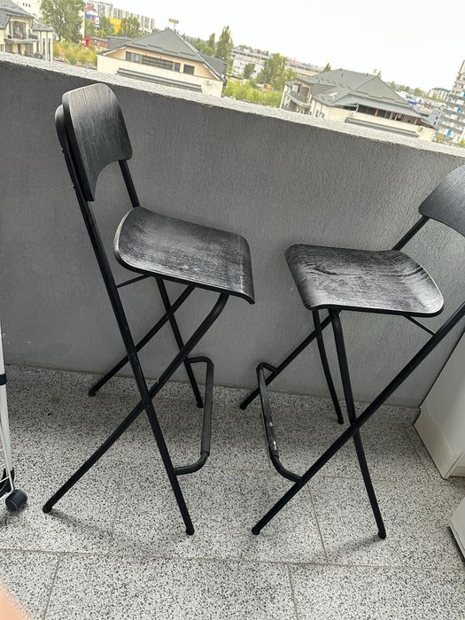 Set 2 scaune negre pliabile tip bar din lemn