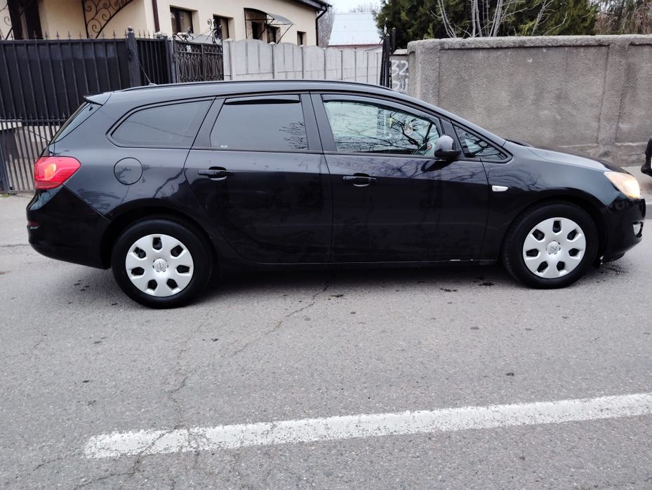 Opel Astra J 2011