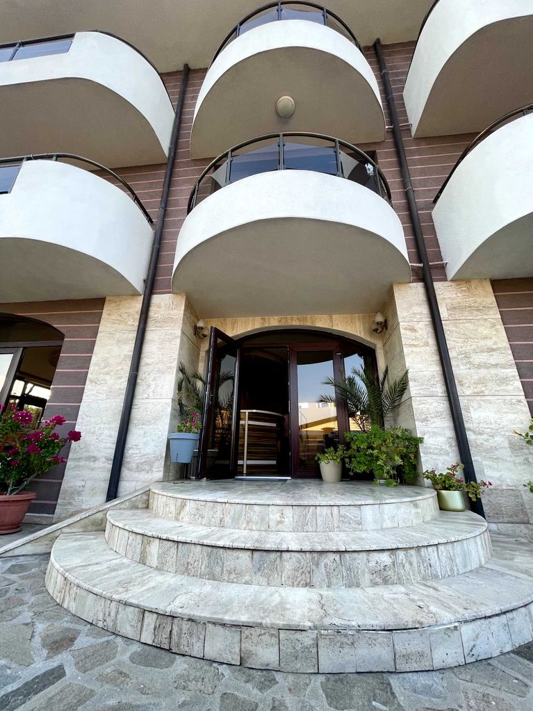 Продава се Хотел в с. Резово, Област Бургас - 868 кв.м за 1116 €/кв.м - Снимка #1