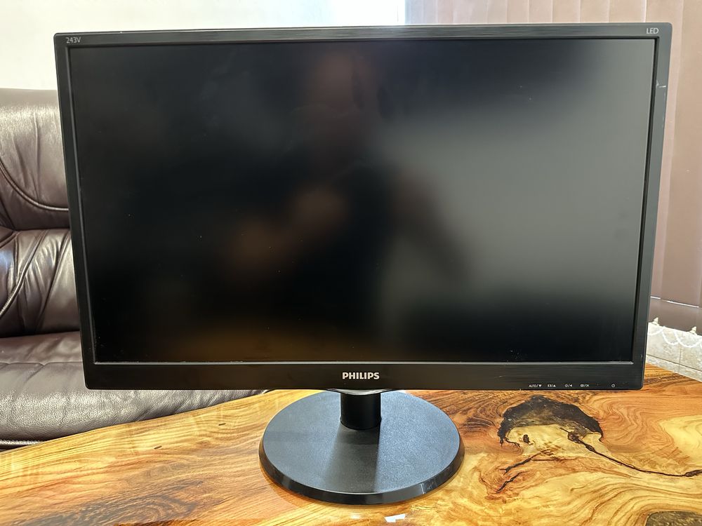 Компютър FUJITSU SIEMENS Celsius W280 с монитор Philips 243V