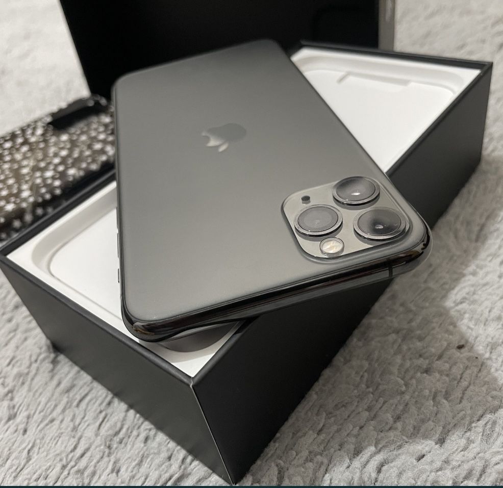 Iphone 11 pro max 64 gb 74% batery