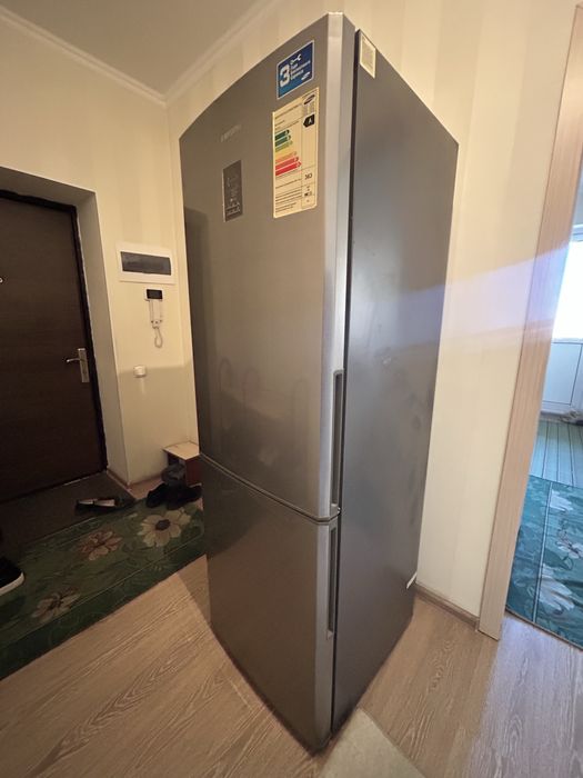 Холодильник  самсунг