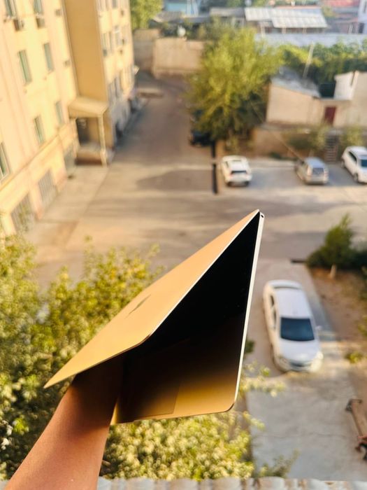 Macbook holati ideal tiniq turibdi kam ishlagan
