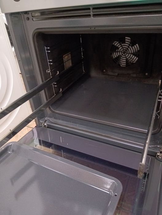 Иноксова свободно стояща печка с керамичен VOSS Electrolux с Гаранция!