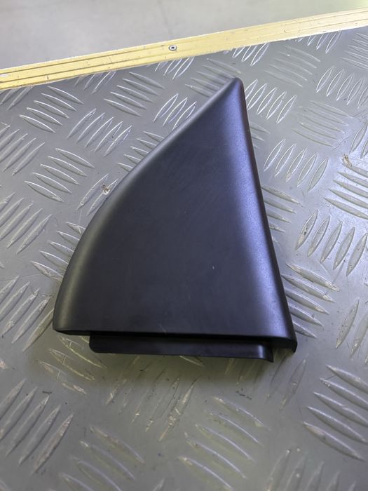 Накладка задней левой двери камри 20