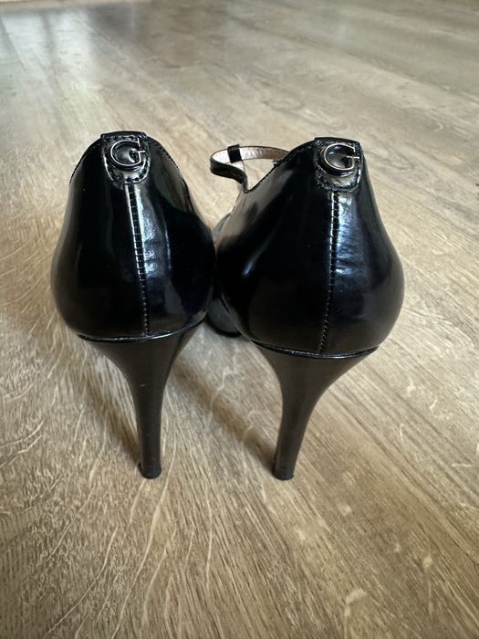 Дамски обувки на Guess 38
