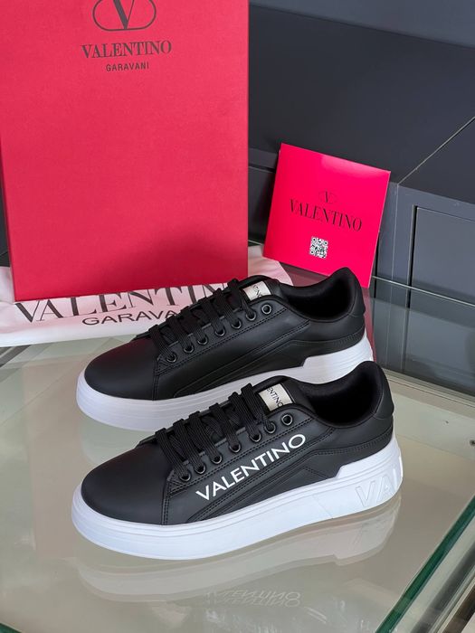 Adidasi Valentino noi !!! Marimi 40/44 !!!