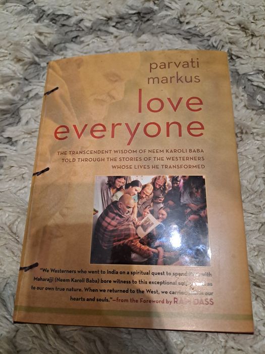 Love evеryone by Parvati Markus, книга за Махараджи