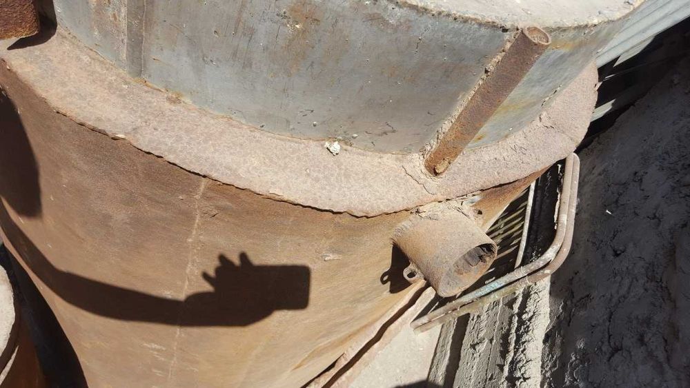 Продаю бочку из нержавейки. 1300 литр.