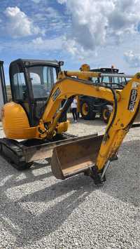 Inchiriez miniexcavator de 3 tone