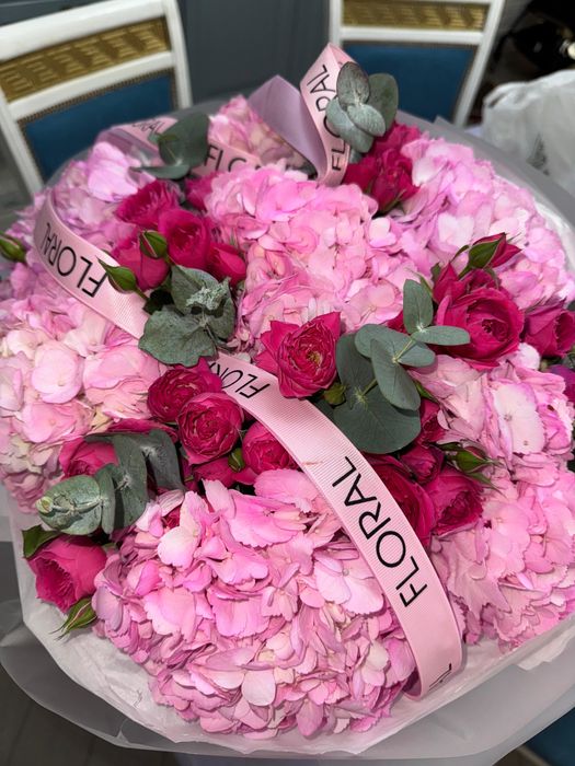 Букет микс розы пионы гартензии