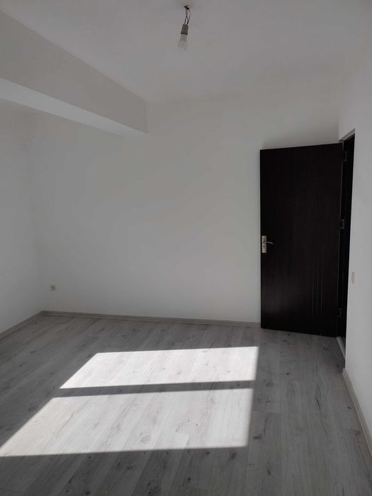 Apartament cu 2 camere, decomandat, disponibil imediat, metrou Berceni