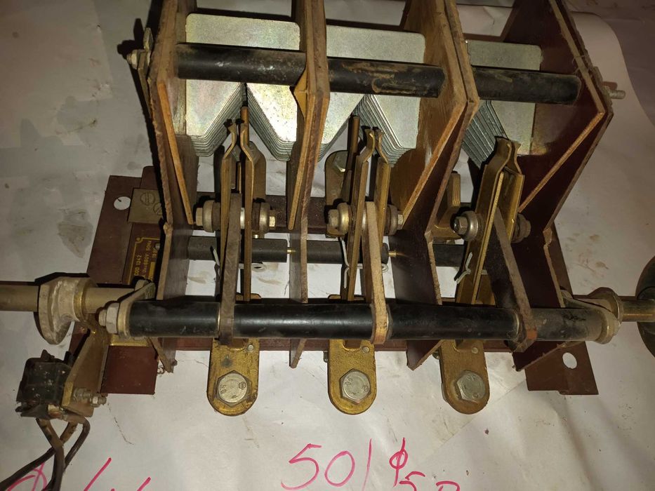 Separator 200A. usoli de  100 A cu ruperea la 100A