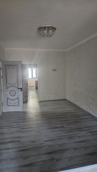 Продаётся 2х ком. кв. переделен 3х ком массив Ялангач новый рем 2/1/4