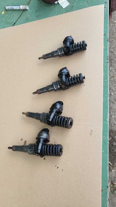 Injector VW CADDY 2.0 038130073BR
