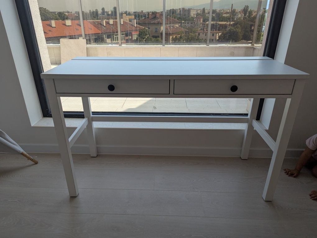 Бяло Бюро Hemnes