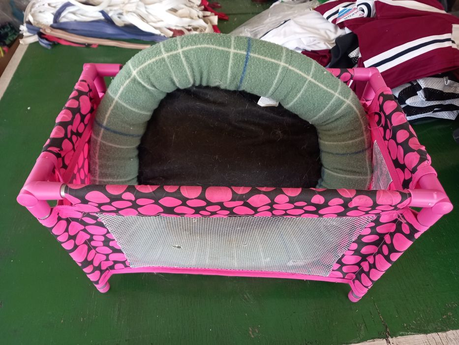 Клетка за папагали и легло за котка