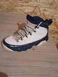 Vând jordan 9 retro