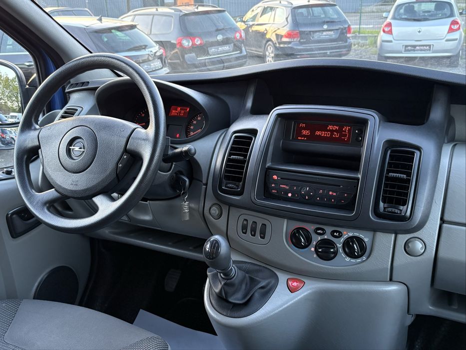 Opel Vivaro 2011 / 8+1 Locuri / 2.0 Diesel / Stare Impecabilă