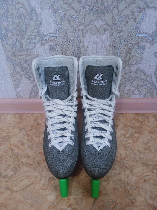 Продам коньки фигурные