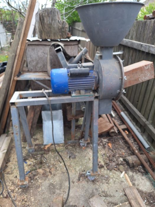 De vânzare. Moară pentru cereale