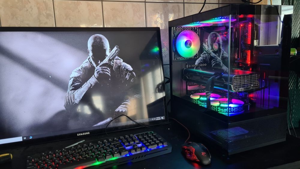 Unitate PC Gaming i7 7700 video 8GB RX 5700XT 16GB RAM SSD