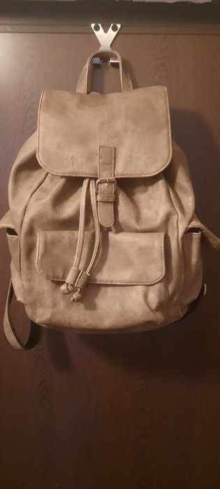 Vând rucsac dama firma carpisa